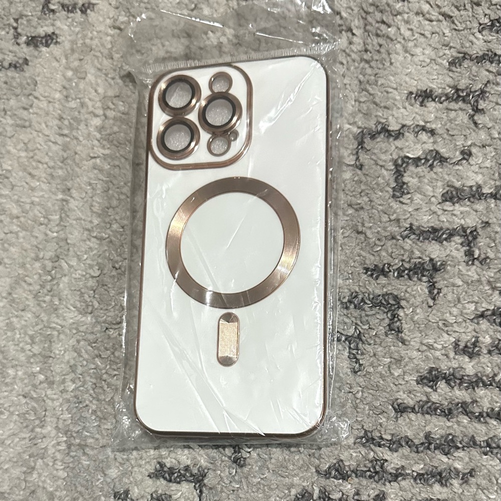 iPhone 15 Pro Max Case MagSafe White and Gold